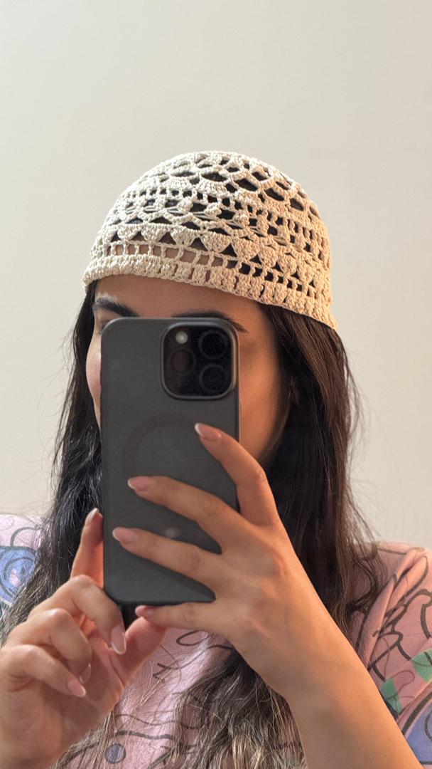 کلاه بافتنی لئونی زنانه کرم رنگ